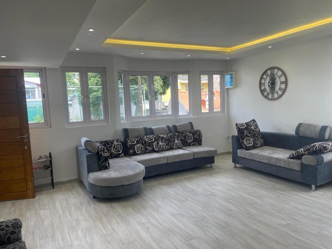 Apartment Spacious 3 Bedrooms Flat In