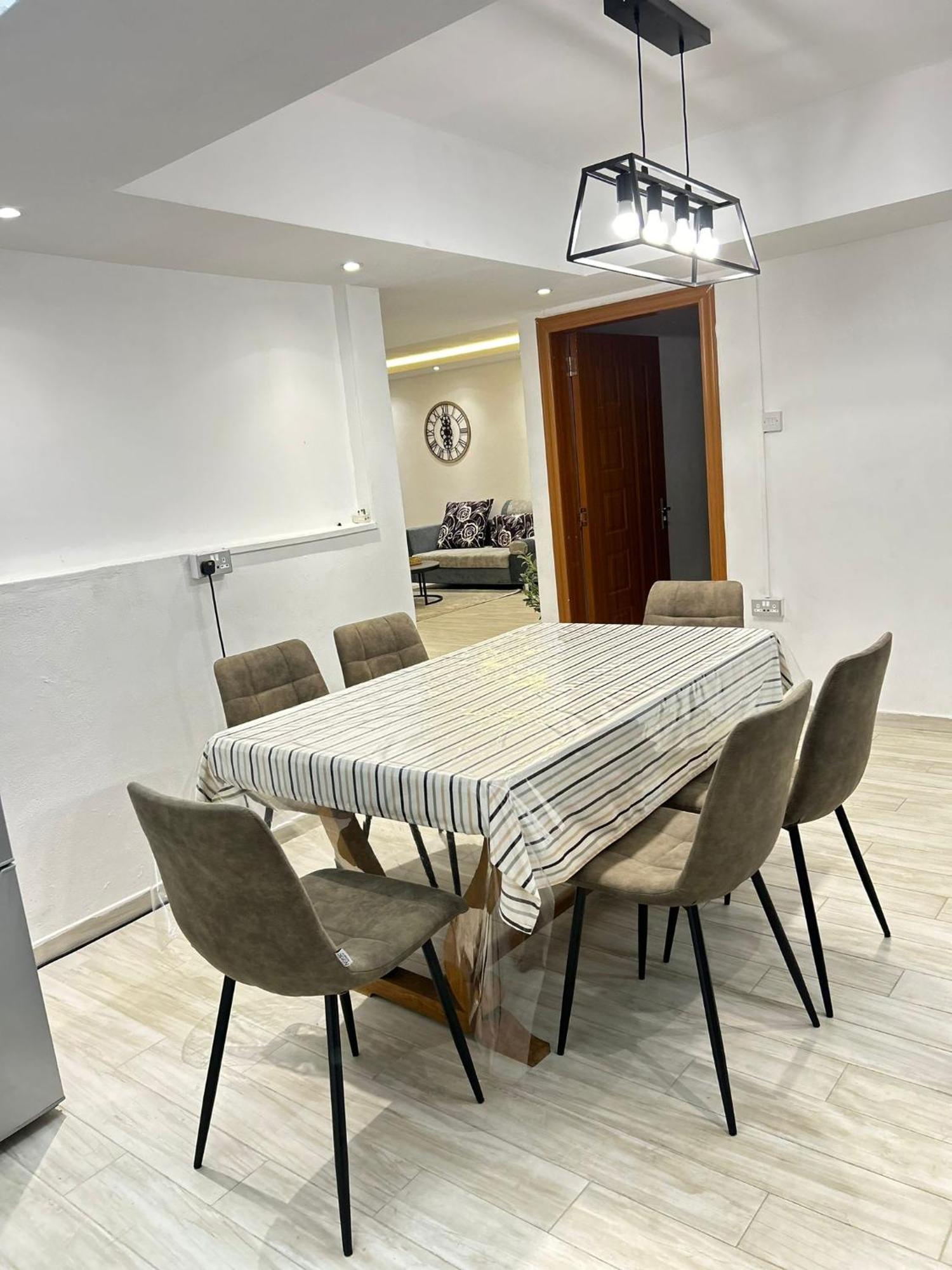 Apartment Spacious 3 Bedrooms Flat In