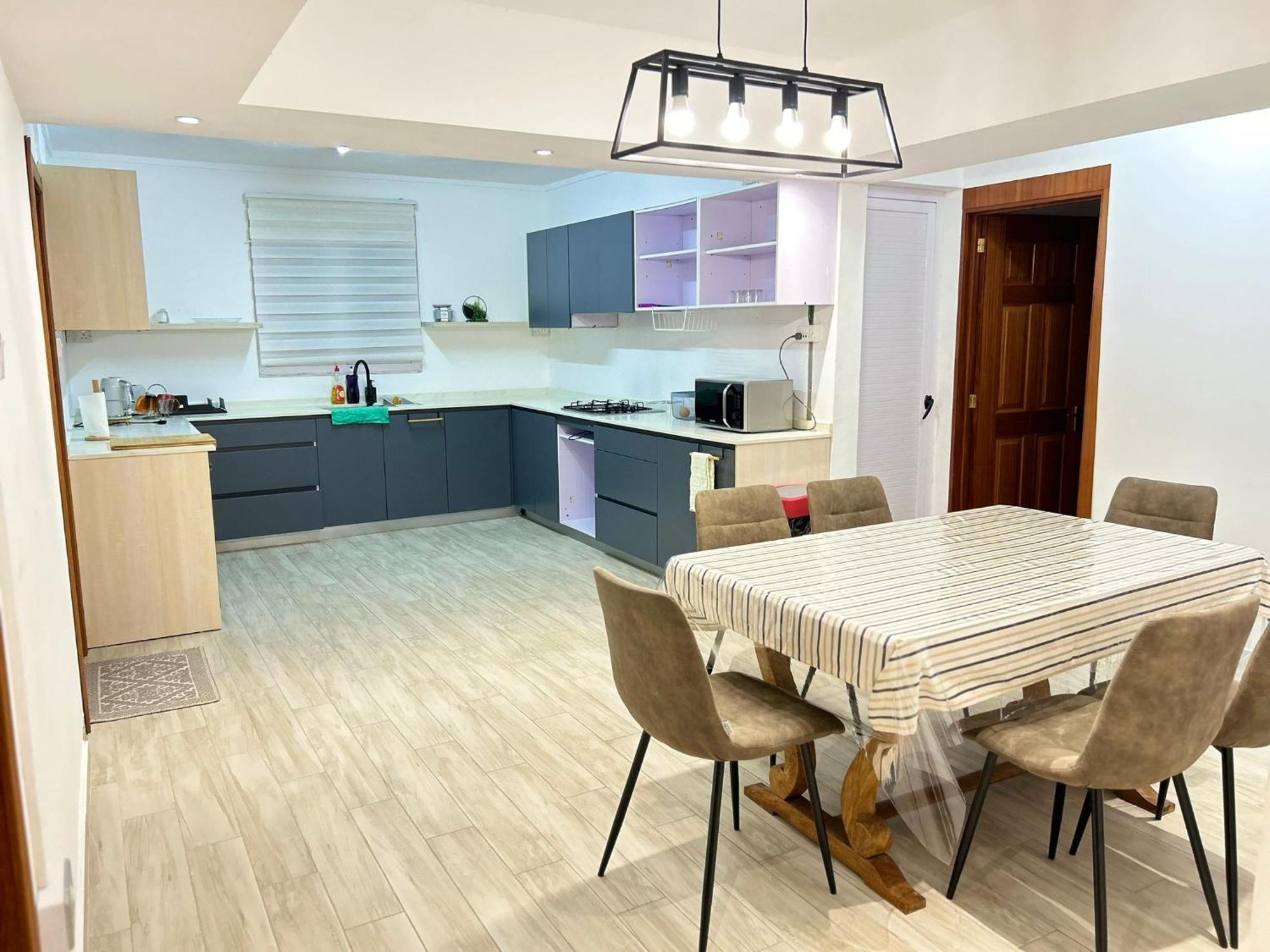 Apartment Spacious 3 Bedrooms Flat In *